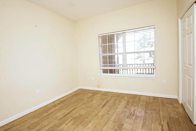 Building Photo - 1684 Sycamore Ave