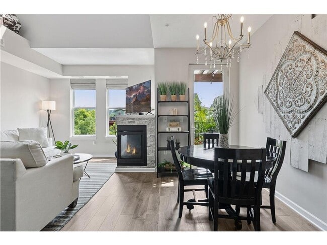 Building Photo - 640 Main St N