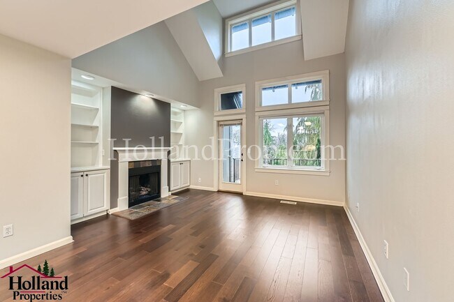Building Photo - Spacious Home with High Ceilings and Modern Comforts!