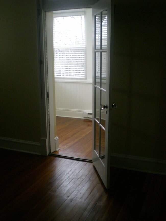 Building Photo - Sunny 3 BR / 2 BA Beautiful Home in Museum...