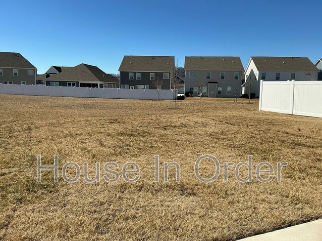 Building Photo - 41 Silverthorne Ct