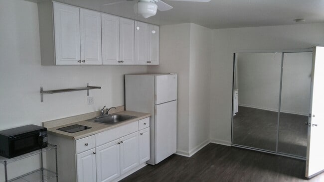 Building Photo - 5042 W Point Loma Blvd