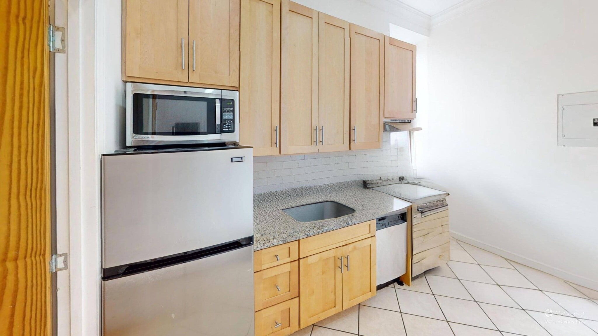 Building Photo - 221 E 83rd St