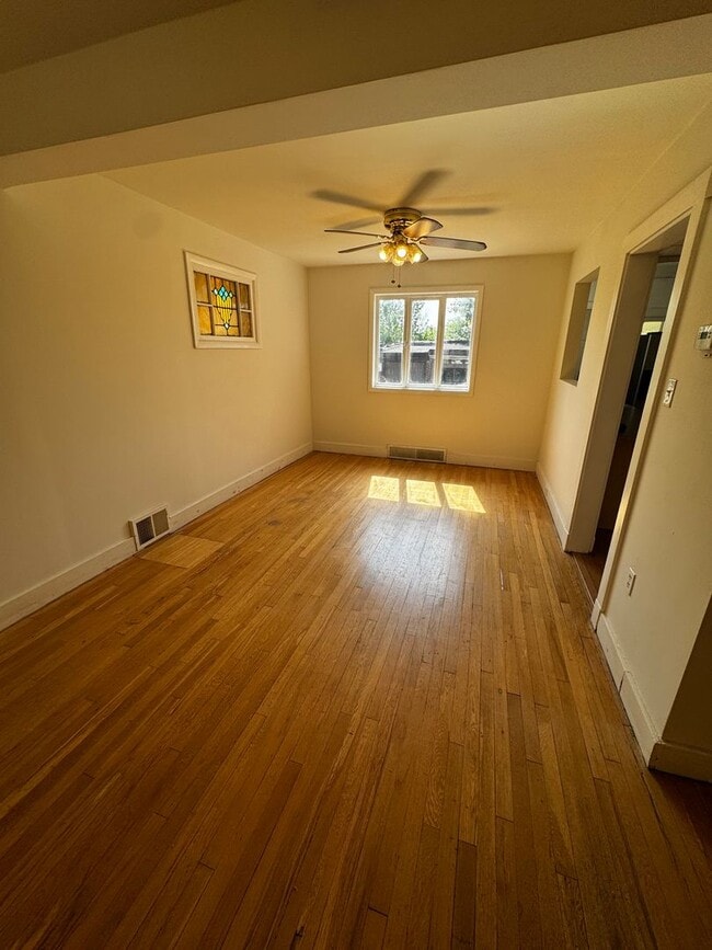 Building Photo - South Oakland Two Bedroom!