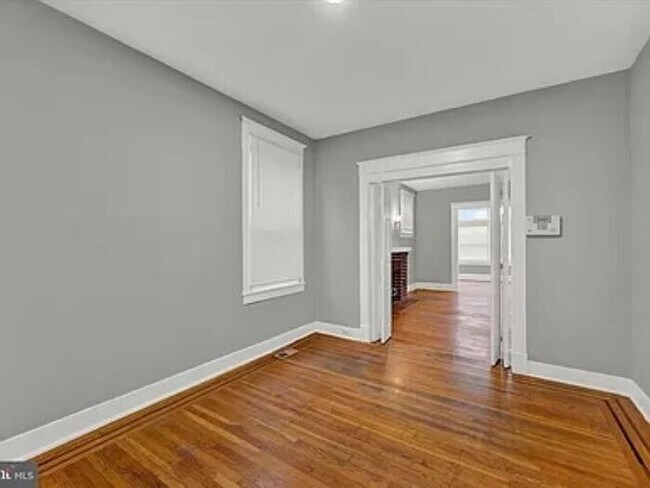Building Photo - 818 E 35th St