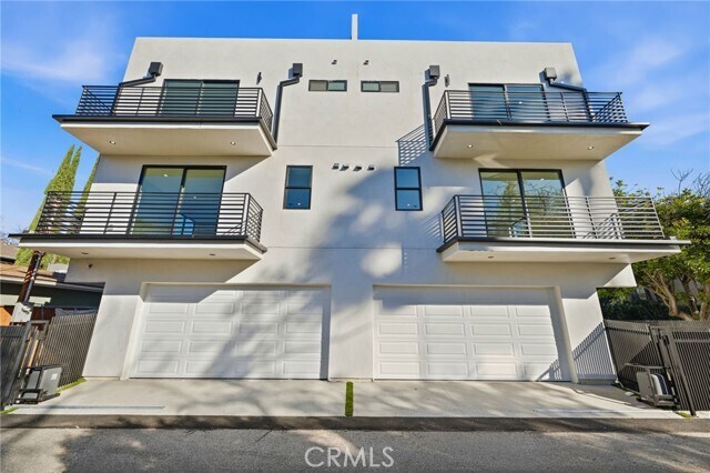 Building Photo - 13600 Burbank Blvd