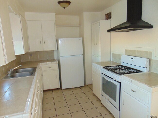 Building Photo - 1922 S 9th Ave