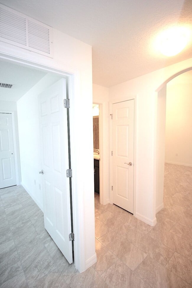 Building Photo - Spacious 4 Bed 2 Bath 2 Car Townhome Built in 2022 in Palm Coast!