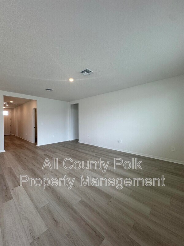 Building Photo - 2061 Rosewood Dr