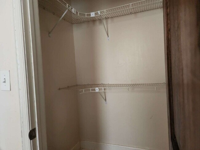 Building Photo - Charming 1-Bedroom Apartment with Hardwood Floors in York, PA!