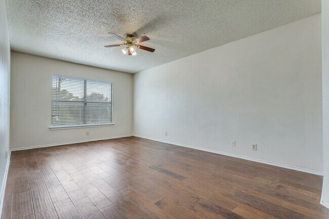 Building Photo - 3-BEDROOM HOME IN CANDLEWOOD PARK