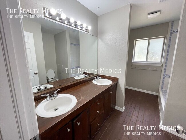 Building Photo - AMAZING 3 Bedroom 2 Bathroom Home In Orlando!