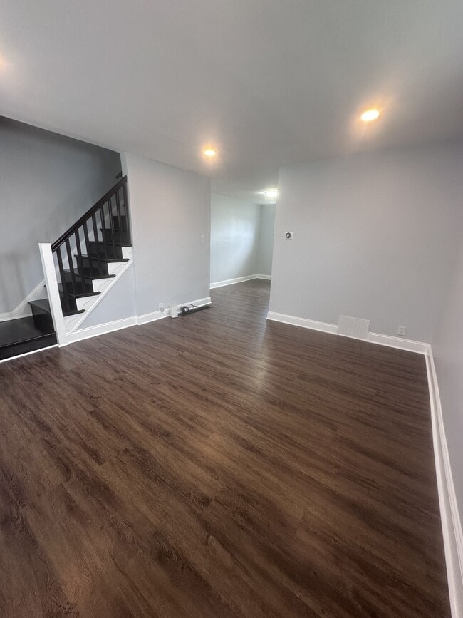 Building Photo - 2500 S 57th St