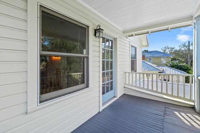 Building Photo - 313 St George St