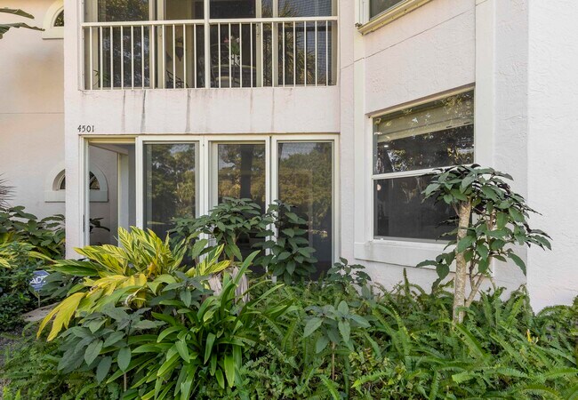 Building Photo - 4501 Fairway Dr N