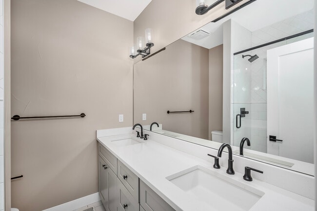 Bath 1 - 2185 S Cherokee St