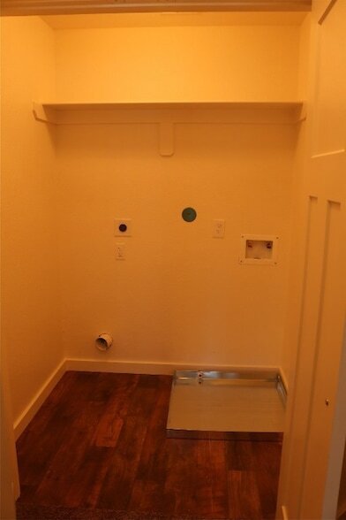 Building Photo - 10535 Mills Rd