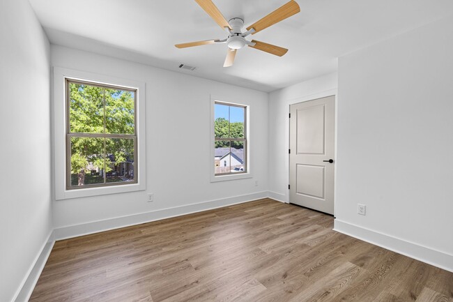 Building Photo - 3 Bedroom Walkable to Downtown Zebulon. Lawncare included!
