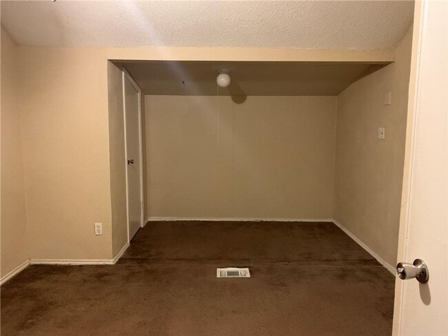 Building Photo - Waterford 310