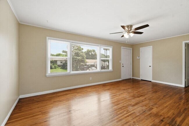 Building Photo - Charming 3 Bedroom 1 Bath near Route 66!