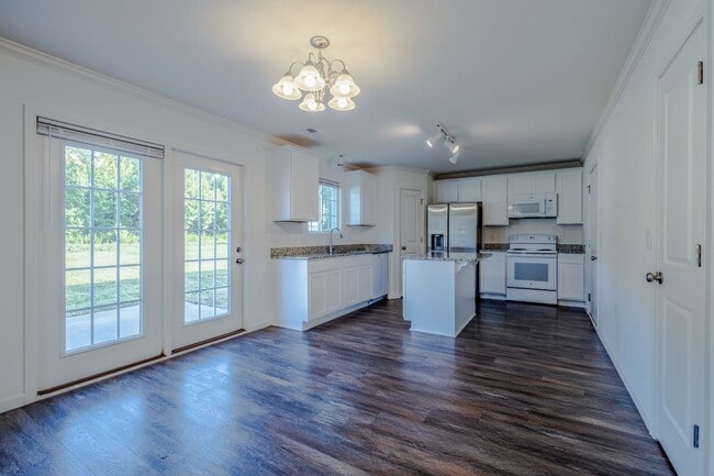 Building Photo - Like new construction 2 story home 4 bedro...