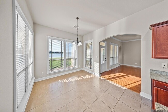 Building Photo - 6107 Waterford Ln