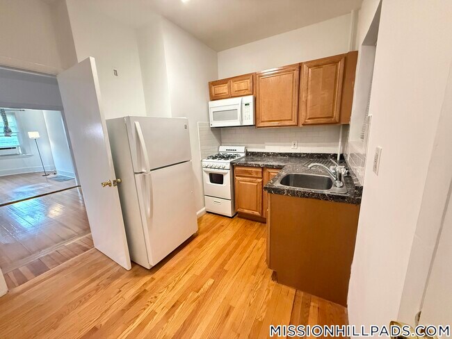 Building Photo - 752 Huntington Ave