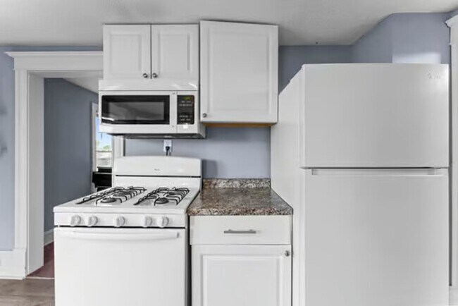 Building Photo - 3003 California St NE