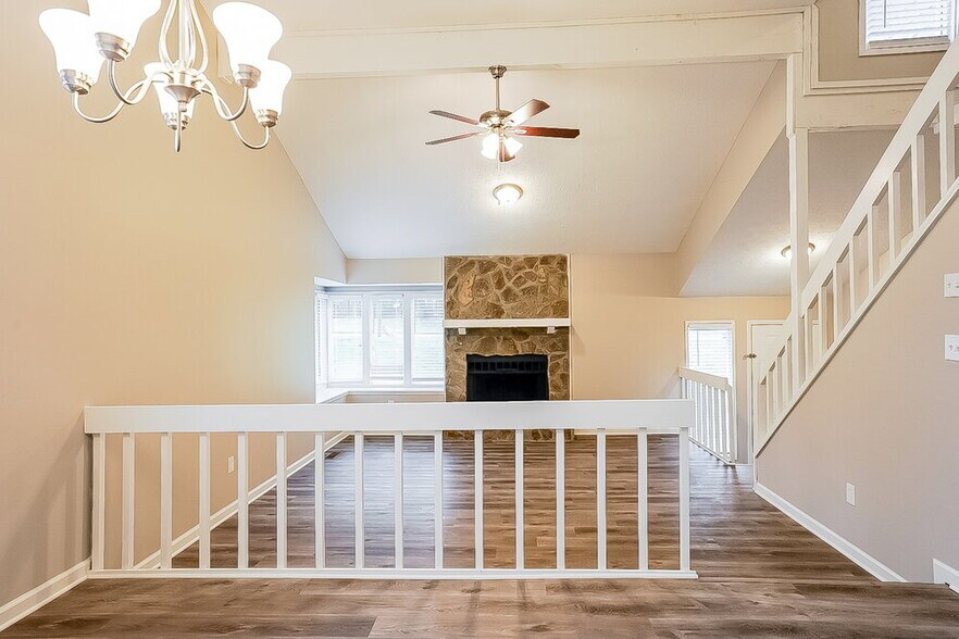 Building Photo - 6826 Creekwood Dr