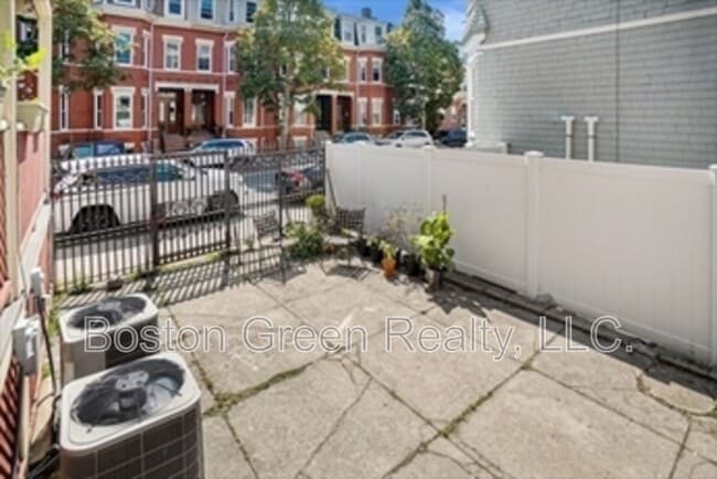 Building Photo - 181 M St