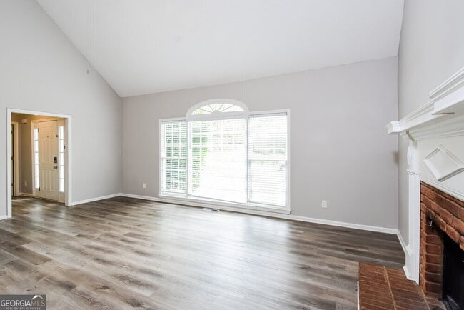 Building Photo - 2858 Carnegie Way SW