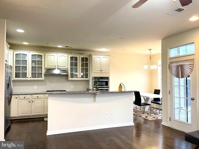 Building Photo - 23814 Hopewell Manor Terrace