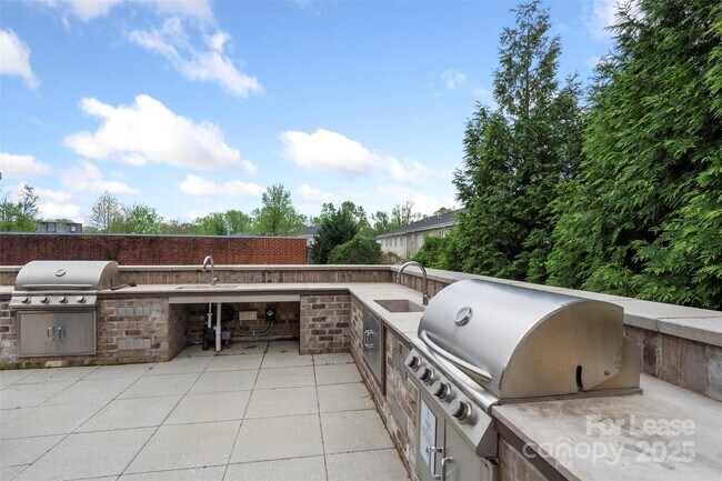 Building Photo - 3630 N Davidson St