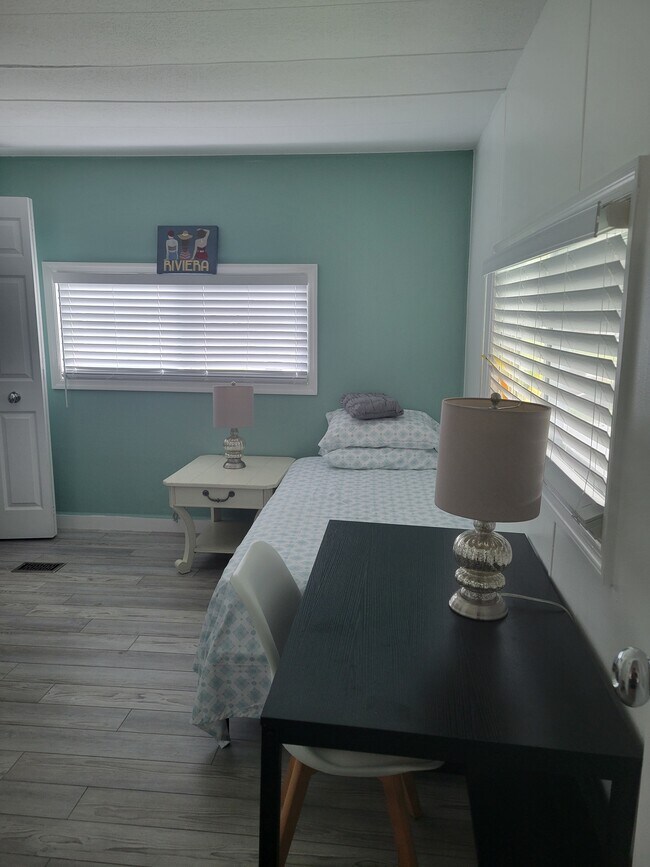 Building Photo - 6450 Floral Ct