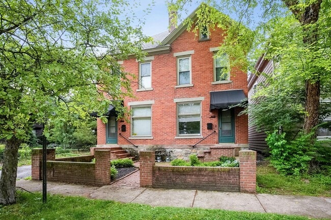 Front, 666 S. 9th is unit on right - 666 S 9th St