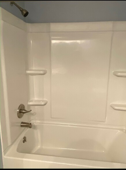 Shower - 114 N Harrison Rd