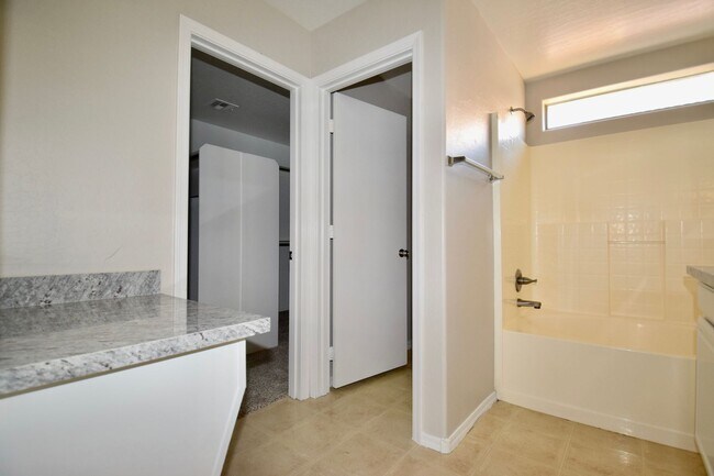 Building Photo - Completely remodeled 4 bed 2 bath home in ...