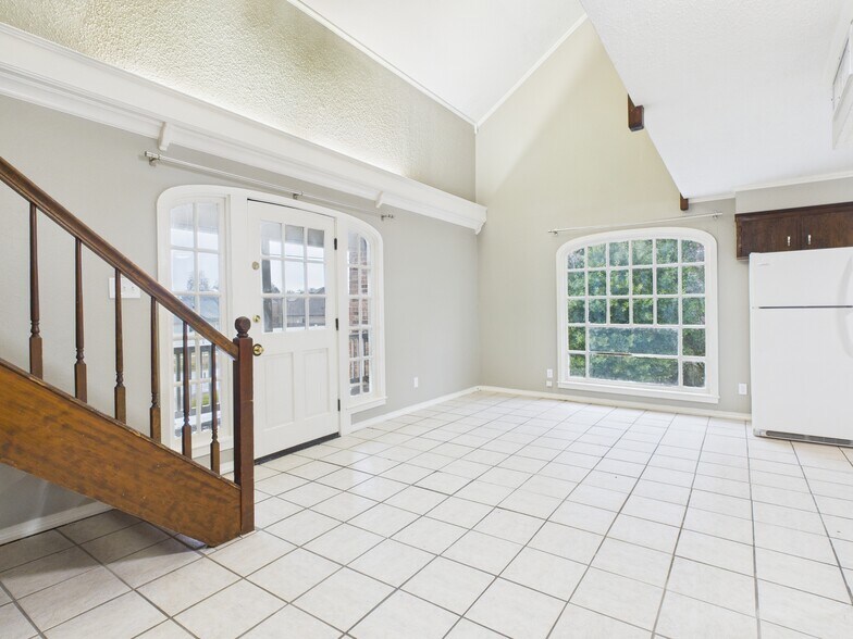 Building Photo - 107 Guillot Rd