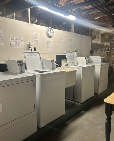 Building Photo - 67 Pleasant St