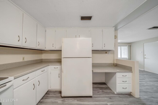 Building Photo - 4736 Sunset Dr