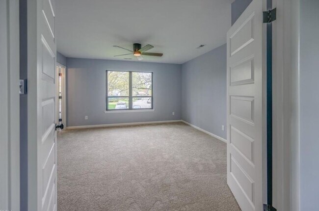 Building Photo - Fully renovated 4BR, 2.5BA home in the highly desired Great Neck Meadows!