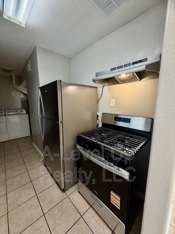 Building Photo - 2705 S Monterey Vista