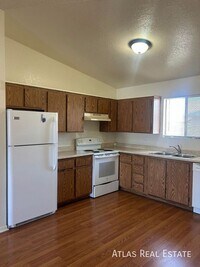 Building Photo - 465 W Ivyglen St