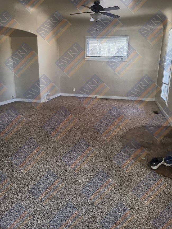 Building Photo - 215 Thomas-