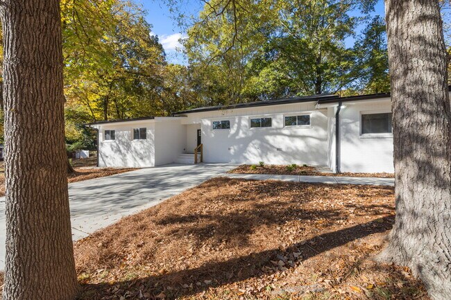 Building Photo - 8625 Cedarbrook Dr