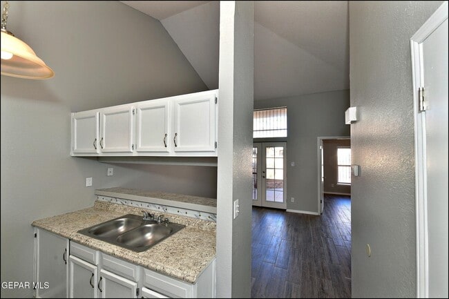 Building Photo - 6023 Bridalveil Dr