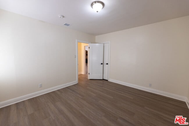 Building Photo - 4360 Kraft Ave