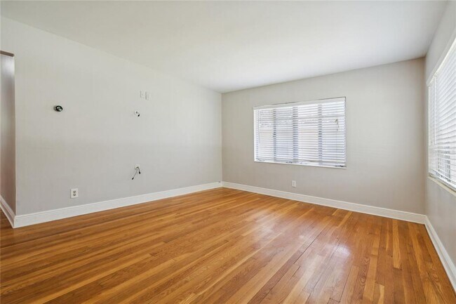 Building Photo - 4508 S Lois Ave