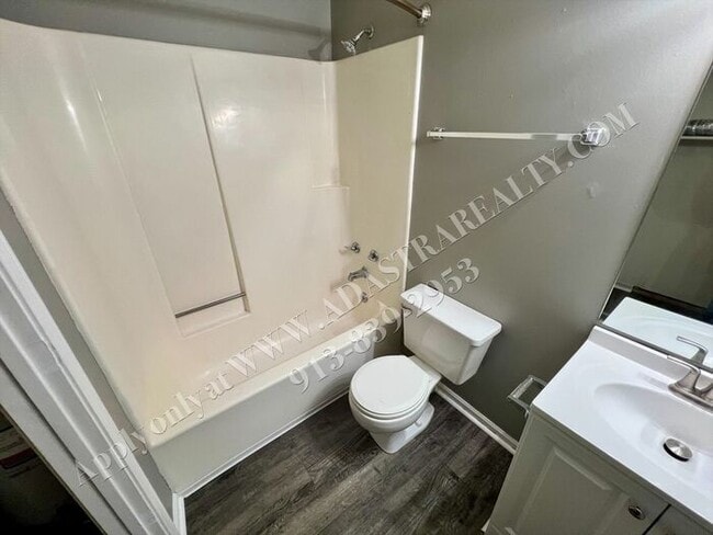 Building Photo - Affordable Living in Kansas City-Available NOW!!