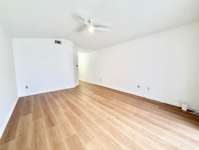 Building Photo - 10579 Pebble Cove Ln